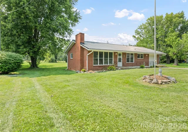 Photo 1 of Single family home for sale at 70 Levi St, Clyde, NC 28721 | MLS# 4405309 | Listing updated on 2026-09-14