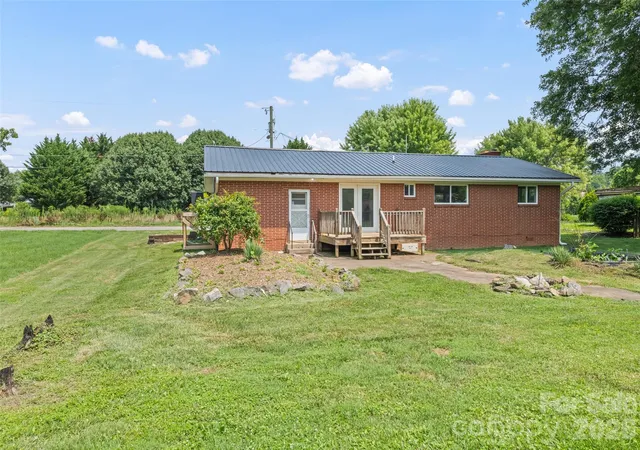 Photo 3 of Single family home for sale at 70 Levi St, Clyde, NC 28721 | MLS# 4405309 | Listing updated on 2026-09-14