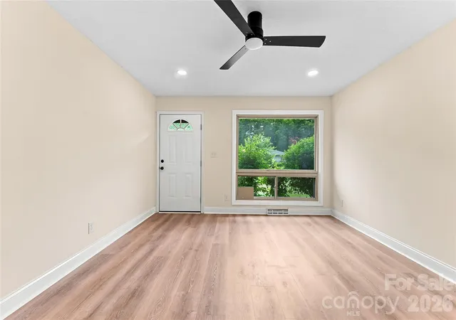 Listing Photo 4 - Condo for sale in building located at 4900 Malibu Dr, Charlotte, NC 28215