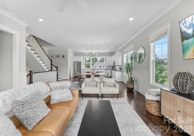 Photo 2 of Townhouse for sale at 543 Greystone Rd, Charlotte, NC 28209 | MLS# 4405427 | Listing updated on 2026-10-04