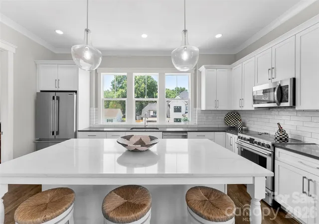 Photo 4 of Townhouse for sale at 543 Greystone Rd, Charlotte, NC 28209 | MLS# 4405427 | Listing updated on 2026-10-04