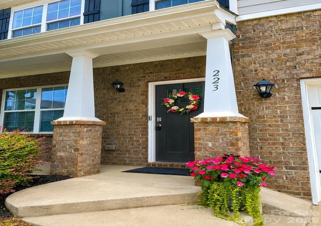 Photo 2 of Sale Pending at 223 Marathon Ln, Candler, NC 28715 | MLS# 4405439 | Listing updated on 2026-10-01