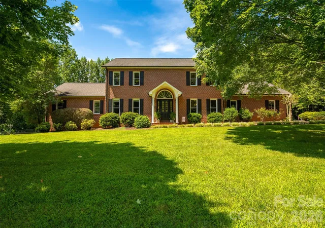 Photo 2 of Single family home for sale at 1413 Windemere Ln, Hickory, NC 28602 | MLS# 4405540 | Listing updated on 2026-09-15