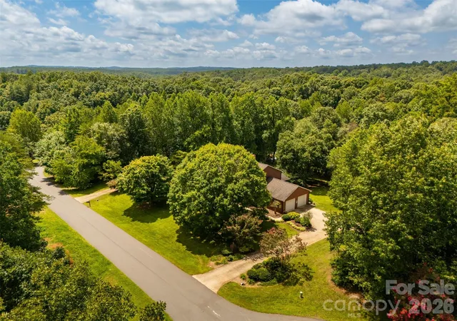 Photo 3 of Single family home for sale at 1413 Windemere Ln, Hickory, NC 28602 | MLS# 4405540 | Listing updated on 2026-09-15