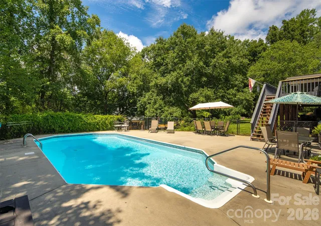 Photo 4 of Single family home for sale at 1413 Windemere Ln, Hickory, NC 28602 | MLS# 4405540 | Listing updated on 2026-09-15