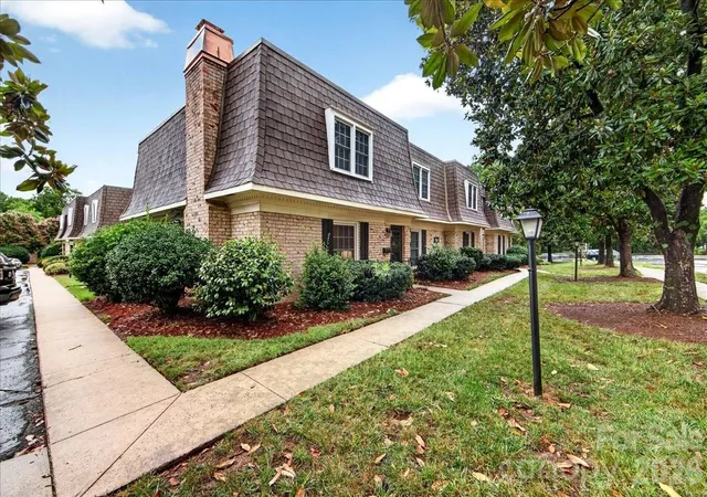 Listing Photo 4 - Condo for sale in building located at 1700 Roxborough Rd, Charlotte, NC 28211 - Unit #A