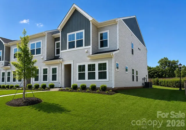 Photo 1 of Townhouse for sale at 4624 Lakeview Rd, Charlotte, NC 28216 | MLS# 4406151 | Listing updated on 2026-09-14