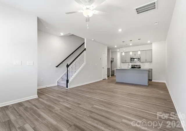 Photo 4 of Townhouse for sale at 4614 Lakeview Rd, Charlotte, NC 28216 | MLS# 4406194 | Listing updated on 2026-09-14