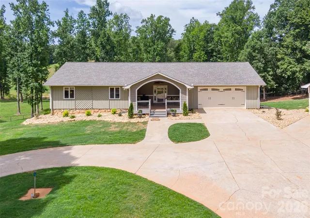 Photo 1 of Single family home for sale at 304 Mcmurray Rd, Rutherfordton, NC 28139 | MLS# 4406206 | Listing updated on 2026-09-11