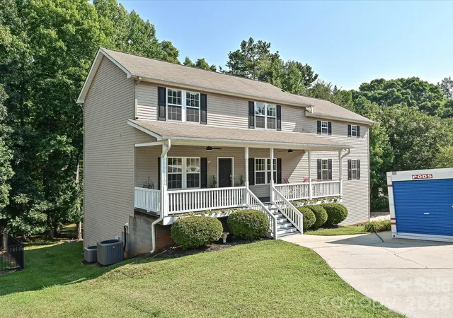 Photo 2 of Single family home for sale at 1401 Wall St, Waxhaw, NC 28173 | MLS# 4406440 | Listing updated on 2026-09-12