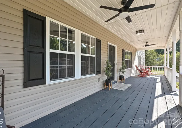 Photo 3 of Single family home for sale at 1401 Wall St, Waxhaw, NC 28173 | MLS# 4406440 | Listing updated on 2026-09-12
