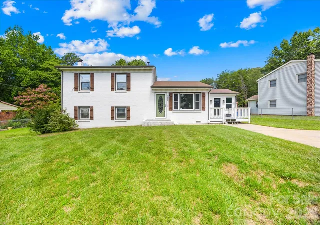 Photo 3 of Single family home for sale at 102 Wingate Dr, Stanley, NC 28164 | MLS# 4406481 | Listing updated on 2026-09-14