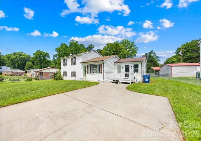 Photo 3 of Single family home for sale at 102 Wingate Dr, Stanley, NC 28164 | MLS# 4406481 | Listing updated on 2026-09-14