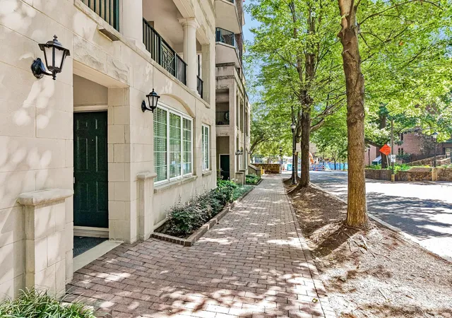 Photo 2 of Condo for sale at 300 W 5th Street #2, Charlotte, NC 28202 | MLS# 4406555 | Listing updated on 2026-10-02