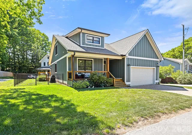 Photo 1 of Single family home for sale at 117 Dangerfield Ct, Asheville, NC 28806 | MLS# 4406607 | Listing updated on 2026-09-15