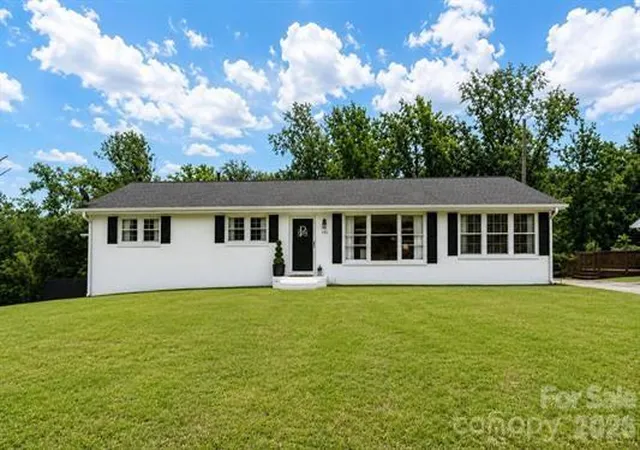 Single family home for sale at 195 Stribling Cir, Spartanburg, SC 29301 | MLS# 4406690