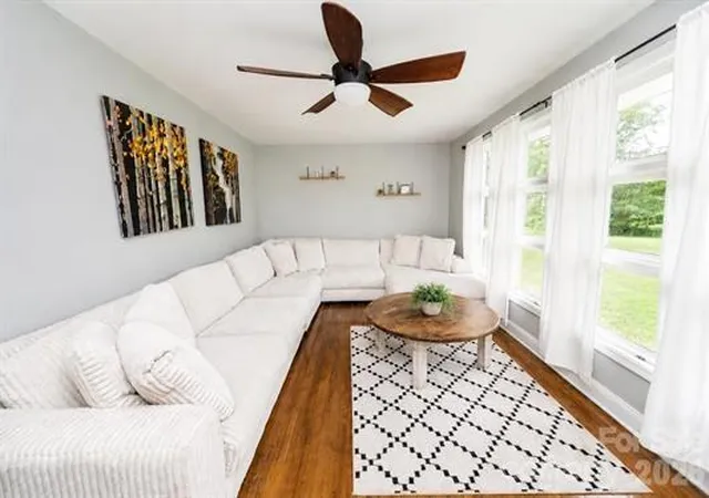 Photo 2 of Single family home for sale at 195 Stribling Cir, Spartanburg, SC 29301 | MLS# 4406690 | Listing updated on 2026-10-05