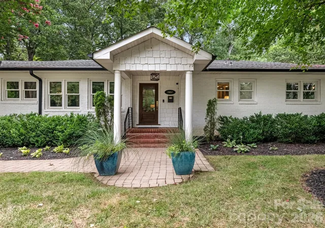 Photo 2 of Single family home for sale at 2652 Knollwood Rd, Charlotte, NC 28211 | MLS# 4406724 | Listing updated on 2026-09-10