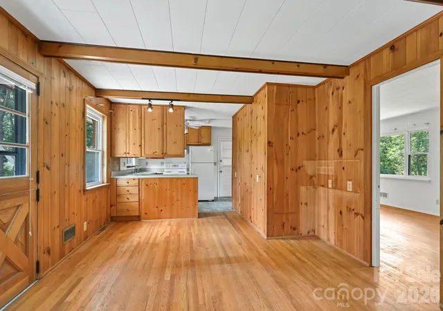 Photo 3 of Single family home for sale at 720 Mergans Ln, Hendersonville, NC 28791 | MLS# 4406827 | Listing updated on 2026-09-15