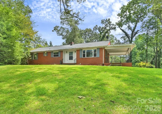 Photo 3 of Single family home for sale at 720 Mergans Ln, Hendersonville, NC 28791 | MLS# 4406827 | Listing updated on 2026-09-15