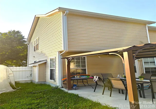 Photo 3 of Single family home for sale at 9026 Shenington Pl, Charlotte, NC 28216 | MLS# 4406928 | Listing updated on 2026-10-08