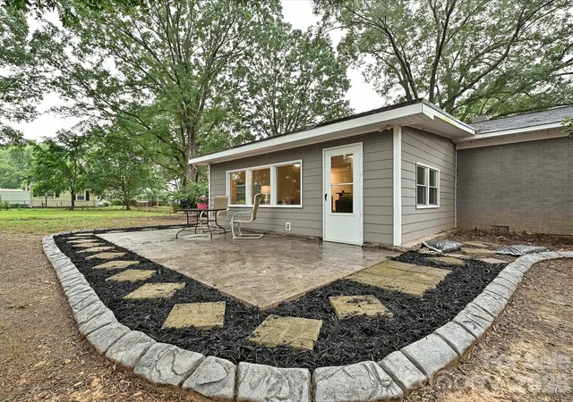 Photo 3 of Single family home for sale at 3115 Potter Rd S, Waxhaw, NC 28173 | MLS# 4406942 | Listing updated on 2026-10-02