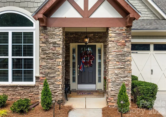Photo 2 of Single family home for sale at 8621 Sequoia Grv Ln, Charlotte, NC 28214 | MLS# 4407064 | Listing updated on 2026-09-15