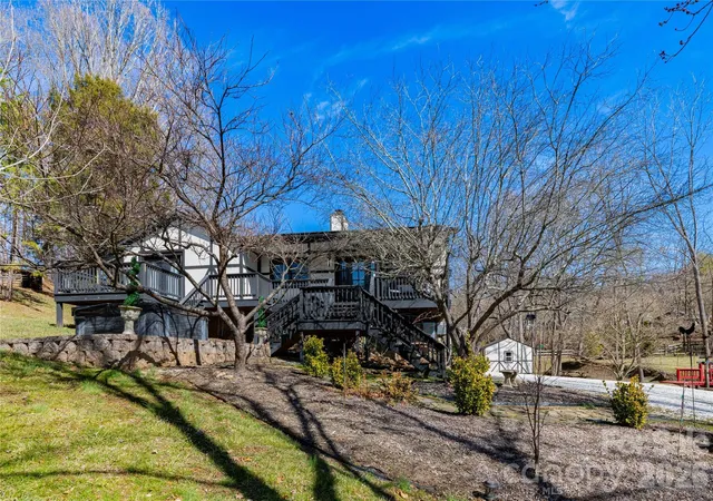 Photo 2 of Single family home for sale at 5 Northlake Dr, Weaverville, NC 28787 | MLS# 4407082 | Listing updated on 2026-10-07