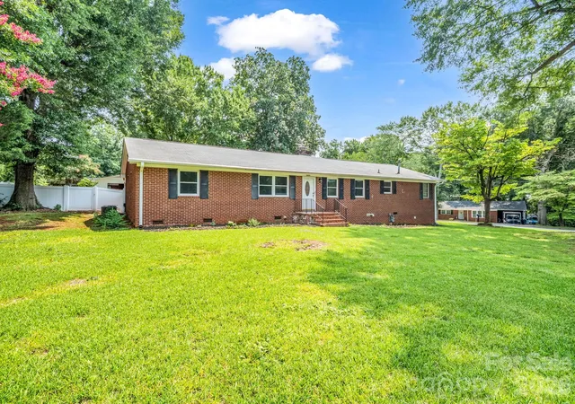 Photo 2 of Single family home for sale at 2044 Helen Dr, Gastonia, NC 28054 | MLS# 4407254 | Listing updated on 2026-09-13