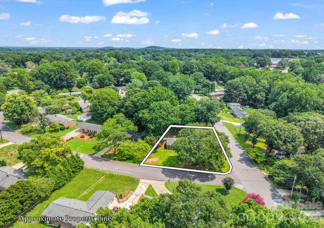 Photo 3 of Single family home for sale at 2044 Helen Dr, Gastonia, NC 28054 | MLS# 4407254 | Listing updated on 2026-09-13