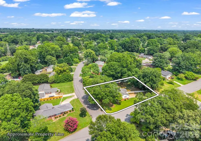 Photo 4 of Single family home for sale at 2044 Helen Dr, Gastonia, NC 28054 | MLS# 4407254 | Listing updated on 2026-09-13