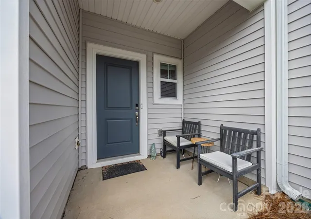 Photo 2 of Sale Pending at 515 Tayberry Ln, Fort Mill, SC 29715 | MLS# 4407287 | Listing updated on 2026-09-23