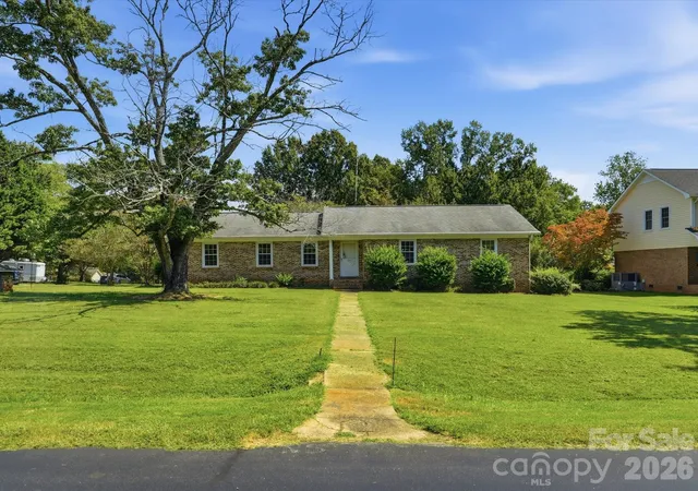 Photo 3 of Sale Pending at 14232 Springwater Dr, Matthews, NC 28105 | MLS# 4407317 | Listing updated on 2026-09-28