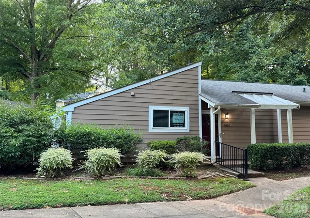 Townhouse for sale at 1050 Sardis Cvs Dr, Charlotte, NC 28270 | MLS# 4407442