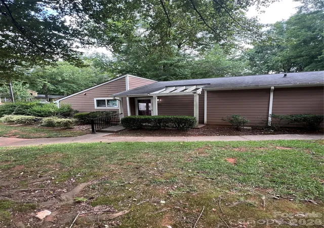 Photo 2 of Townhouse for sale at 1050 Sardis Cvs Dr, Charlotte, NC 28270 | MLS# 4407442 | Listing updated on 2026-10-23
