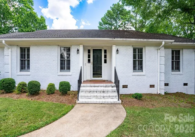 Photo 1 of Single family home for sale at 2222 Kings Dr, Gastonia, NC 28056 | MLS# 4407447 | Listing updated on 2026-09-15