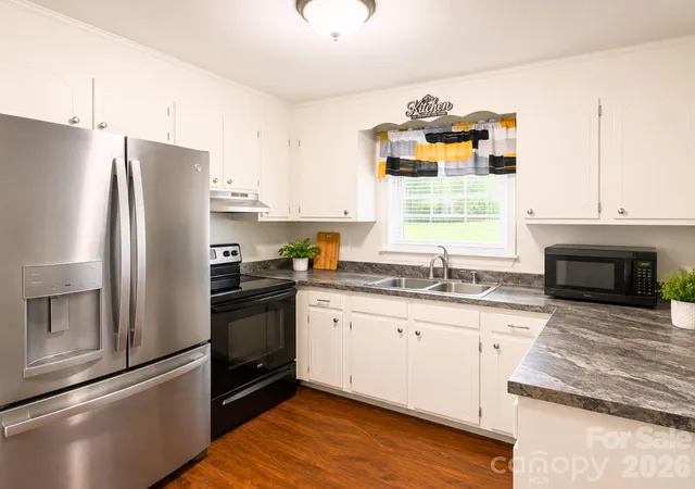 Photo 3 of Single family home for sale at 2109 Fernwood Dr, Shelby, NC 28152 | MLS# 4407672 | Listing updated on 2026-09-15