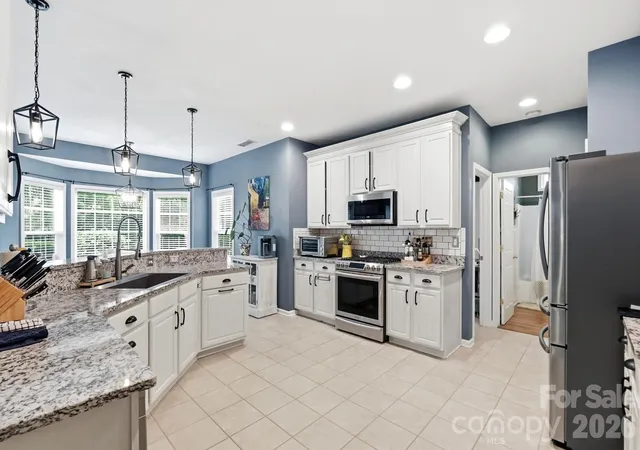 Photo 4 of Single family home for sale at 12609 Kemerton Ln, Huntersville, NC 28078 | MLS# 4407714 | Listing updated on 2026-10-02