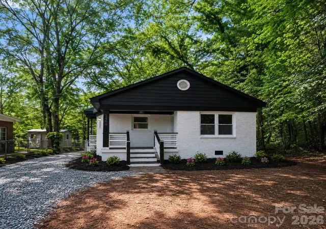 Photo 1 of Single family home for sale at 2500 Markham Ct, Charlotte, NC 28205 | MLS# 4407746 | Listing updated on 2026-09-12