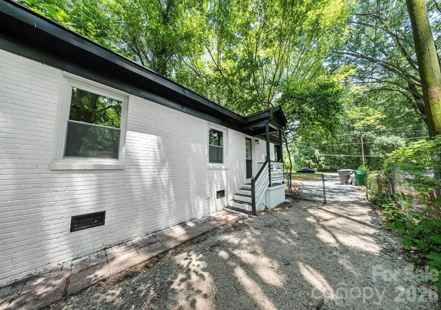 Photo 17 of Single family home for sale at 2500 Markham Ct, Charlotte, NC 28205 | MLS# 4407746 | Listing updated on 2026-09-12