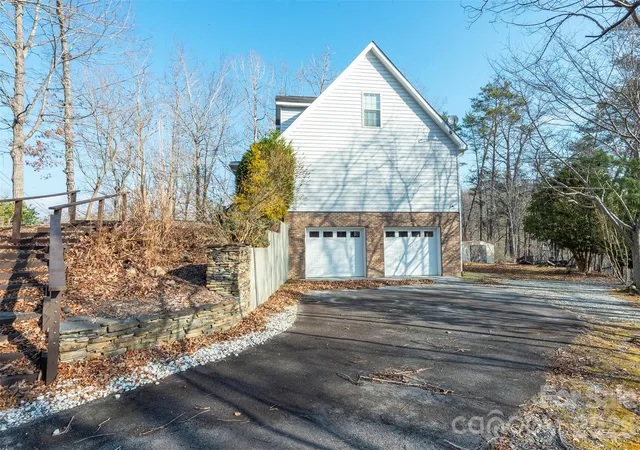 Photo 2 of Single family home for sale at 192 Buzzards Pl, Lake Lure, NC 28746 | MLS# 4407853 | Listing updated on 2026-09-11
