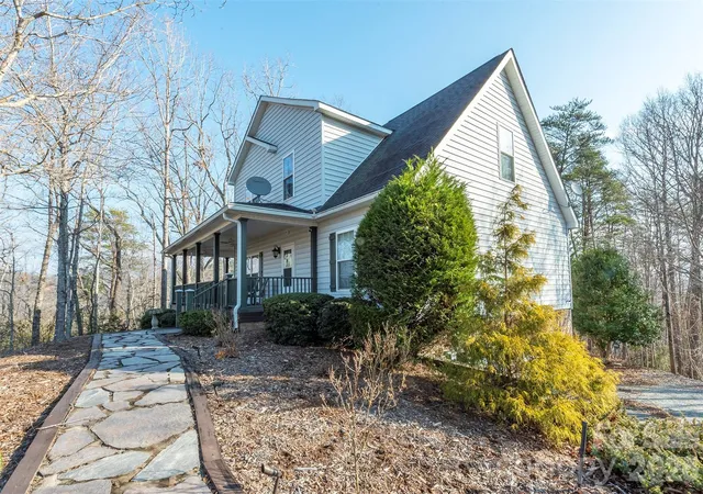 Photo 3 of Single family home for sale at 192 Buzzards Pl, Lake Lure, NC 28746 | MLS# 4407853 | Listing updated on 2026-09-11