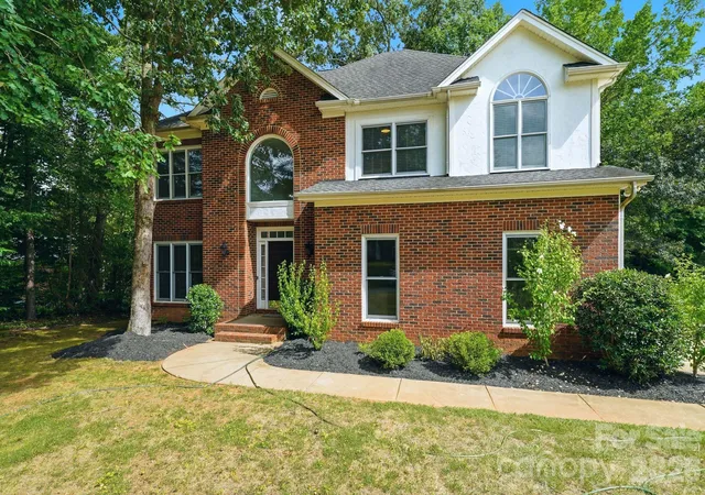 Photo 3 of Single family home for sale at 5305 Ravenglass Ct, Waxhaw, NC 28173 | MLS# 4407860 | Listing updated on 2026-09-15