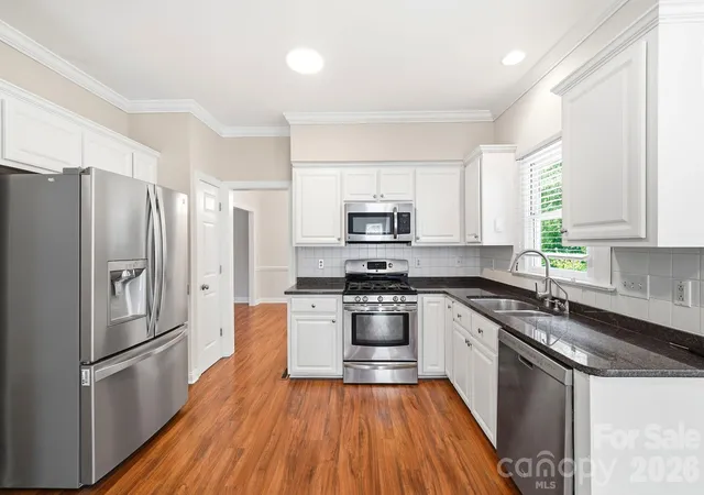 Photo 3 of Single family home for sale at 5305 Ravenglass Ct, Waxhaw, NC 28173 | MLS# 4407860 | Listing updated on 2026-09-15