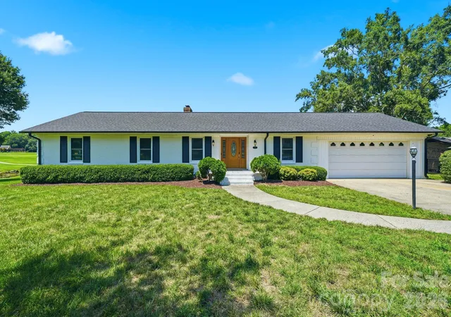 Photo 2 of Single family home for sale at 1335 Stoneyridge Dr, Charlotte, NC 28214 | MLS# 4407877 | Listing updated on 2026-10-03