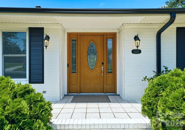 Photo 3 of Single family home for sale at 1335 Stoneyridge Dr, Charlotte, NC 28214 | MLS# 4407877 | Listing updated on 2026-10-03