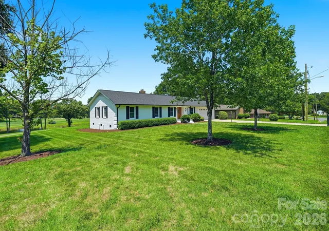 Photo 4 of Single family home for sale at 1335 Stoneyridge Dr, Charlotte, NC 28214 | MLS# 4407877 | Listing updated on 2026-10-03
