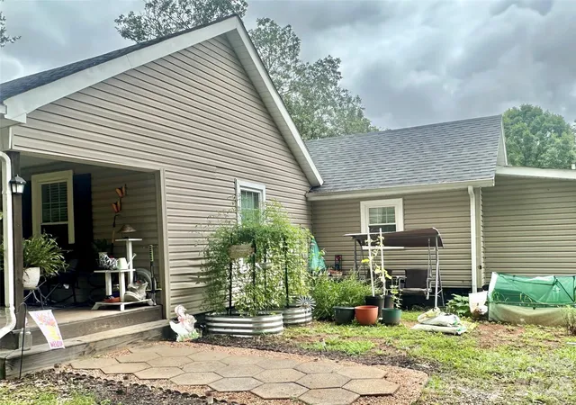 Photo 2 of Single family home for sale at 393 Mountain View Dr, Morganton, NC 28655 | MLS# 4408031 | Listing updated on 2026-09-21