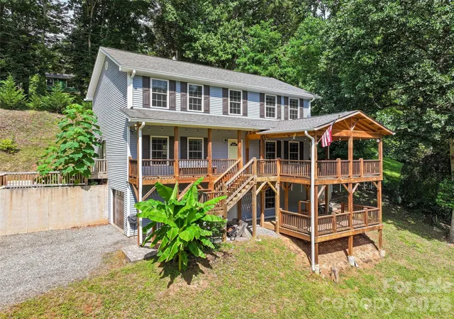 Photo 1 of Single family home for sale at 133 Shadow Oak Ln, Clyde, NC 28721 | MLS# 4408116 | Listing updated on 2026-09-14