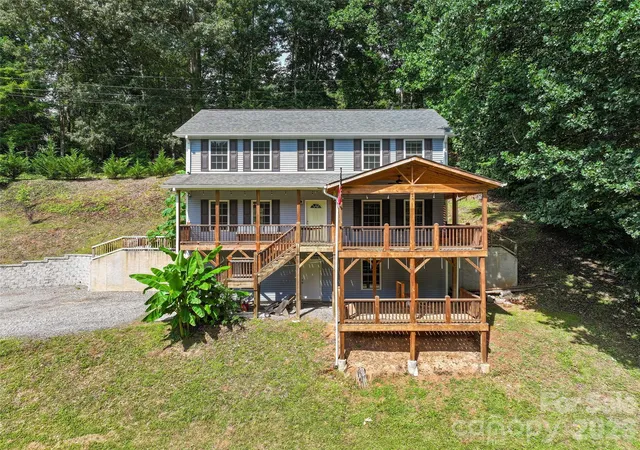 Photo 2 of Single family home for sale at 133 Shadow Oak Ln, Clyde, NC 28721 | MLS# 4408116 | Listing updated on 2026-09-14
